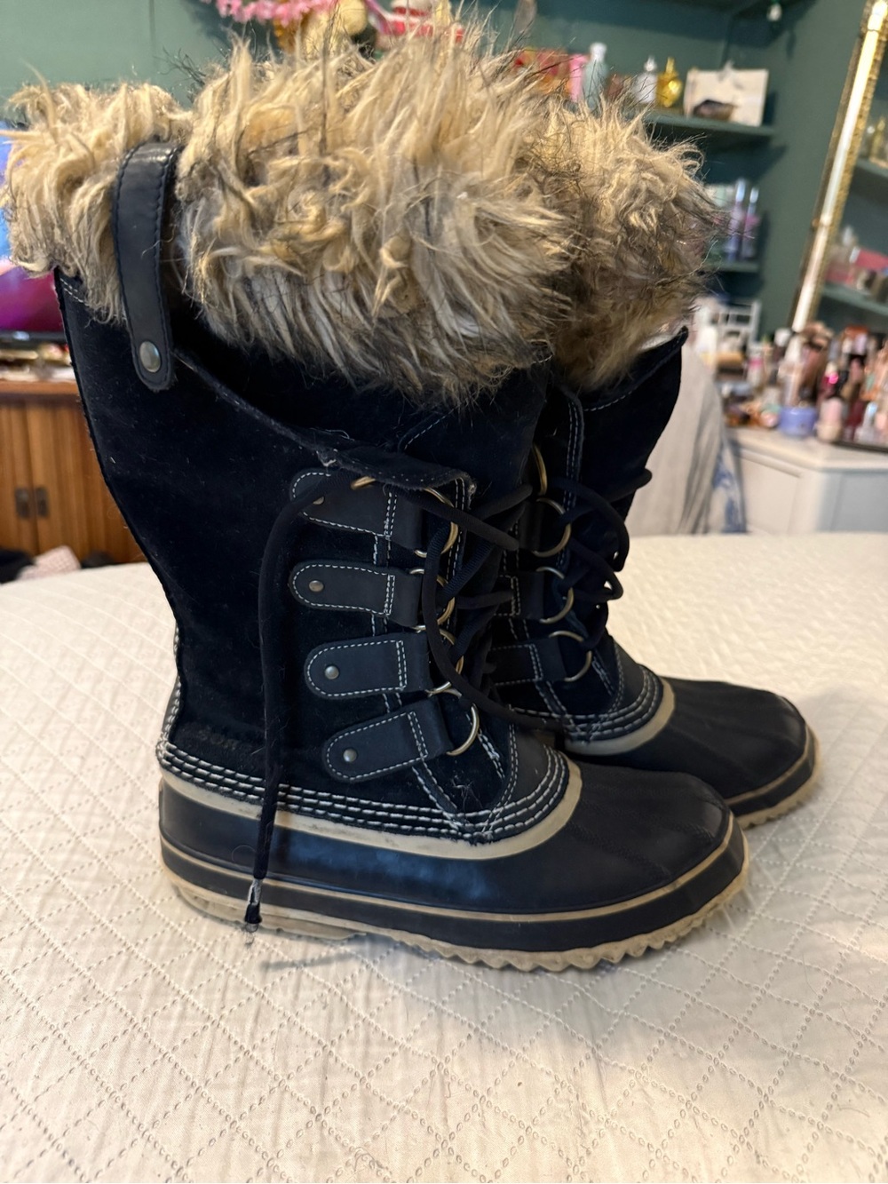 Sorel Joan of Artic Sleek Women's Black Faux-Fur Winter Lace-Up Boots 8